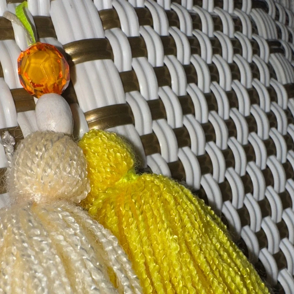- SOLD- Mexican Artisanal white and gold tote bag with hanging tassels - Picture 10 of 10